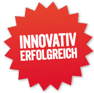 Ein rotes Sternenabzeichen mit weißem Text in deutscher Sprache, auf dem „INNOVATIV ERFOLGREICH“ steht.